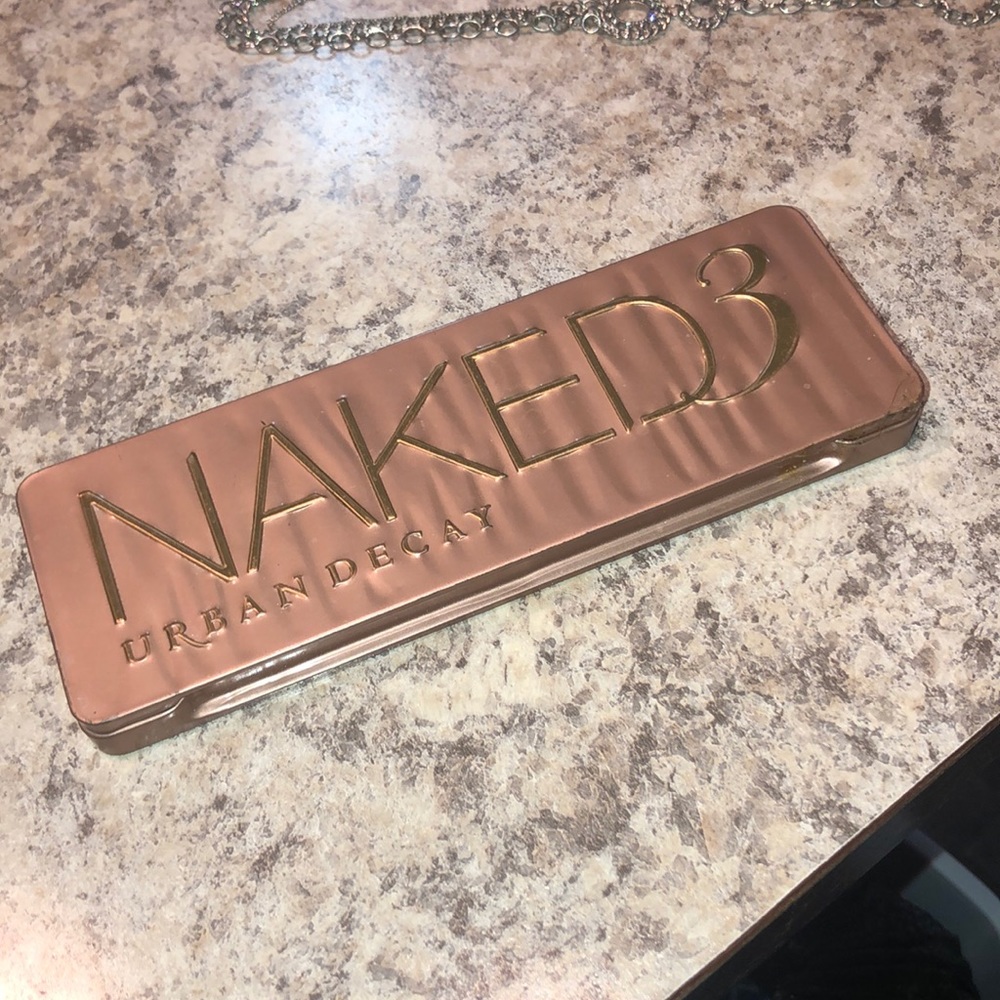 Urban Decay Naked 3 eyeshadow palette